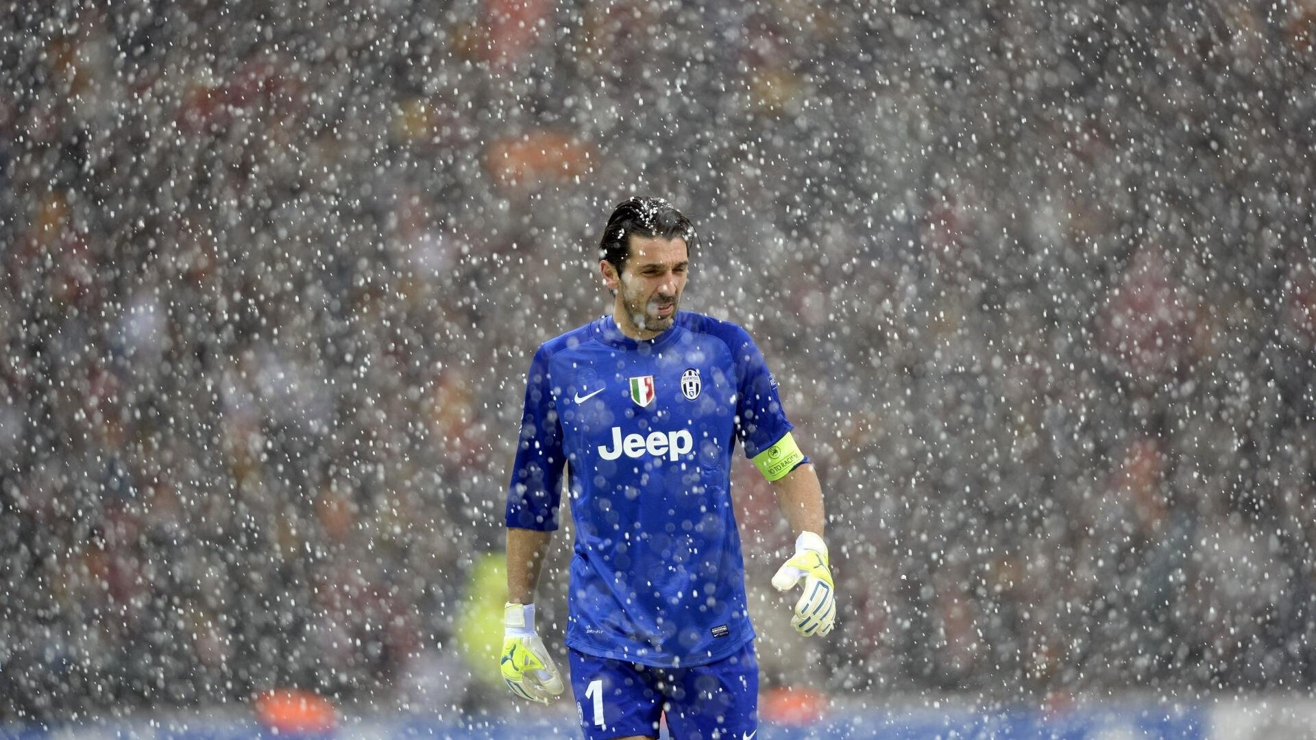 哥伦比亚队前锋洛佩斯在巴黎奥运会上表现出色,哥伦比亚球队队员