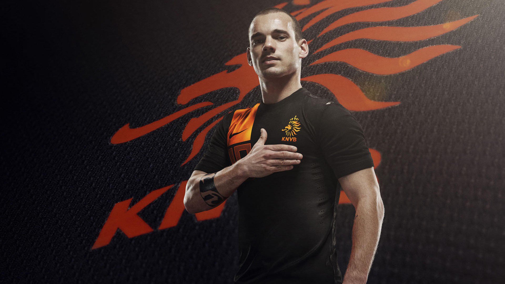 爱游戏下载-墨西哥球员脚底打滑摔出界，被判越位？，墨西哥队员